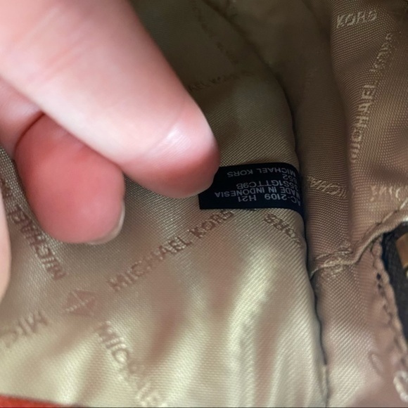 MICHAEL KORS Jet Set Large Logo Chain Crossbody Bag in Flame Red - Picture 5 of 7